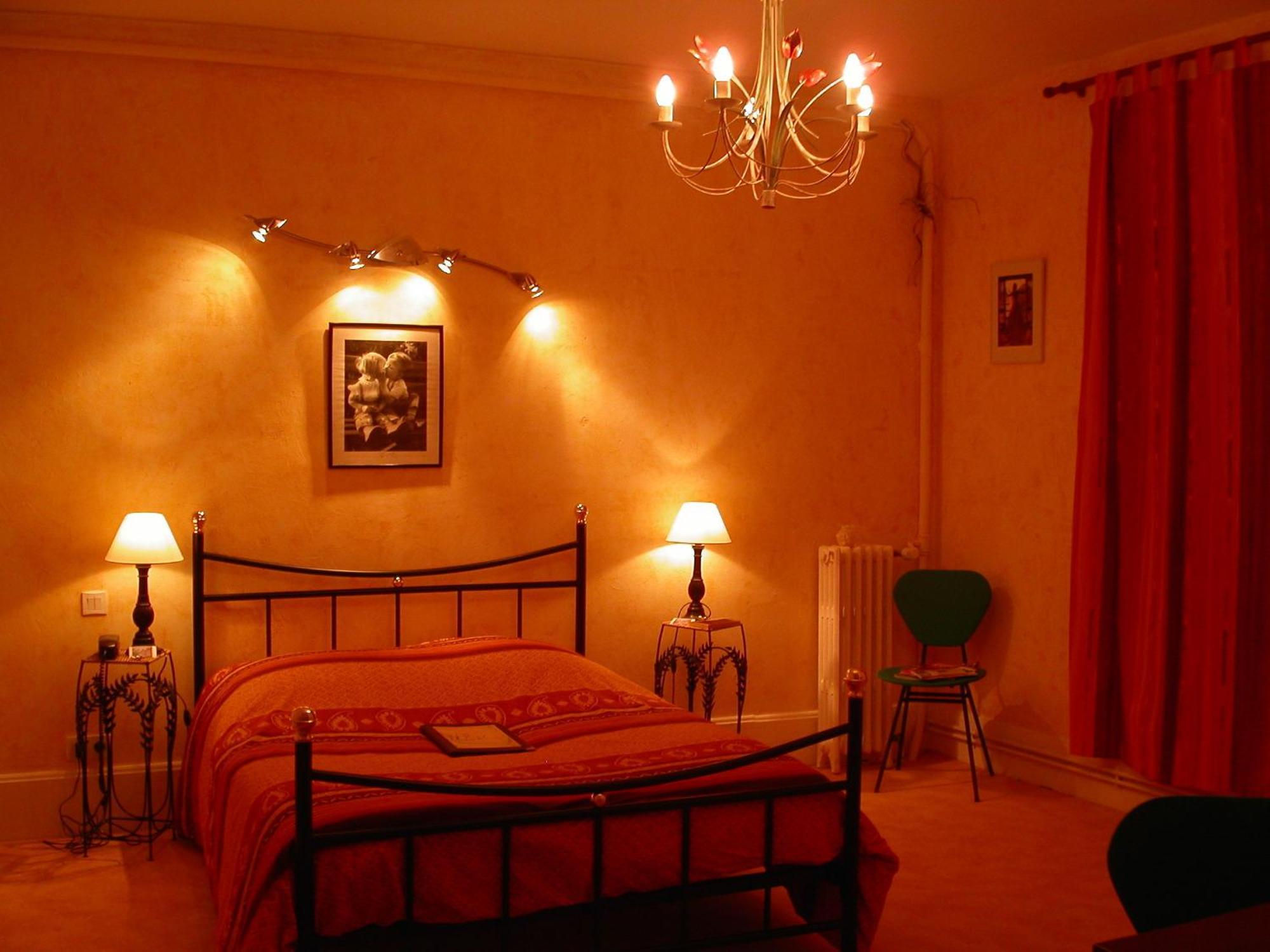 Hotel Le Dauphin Moulins-la-Marche Esterno foto