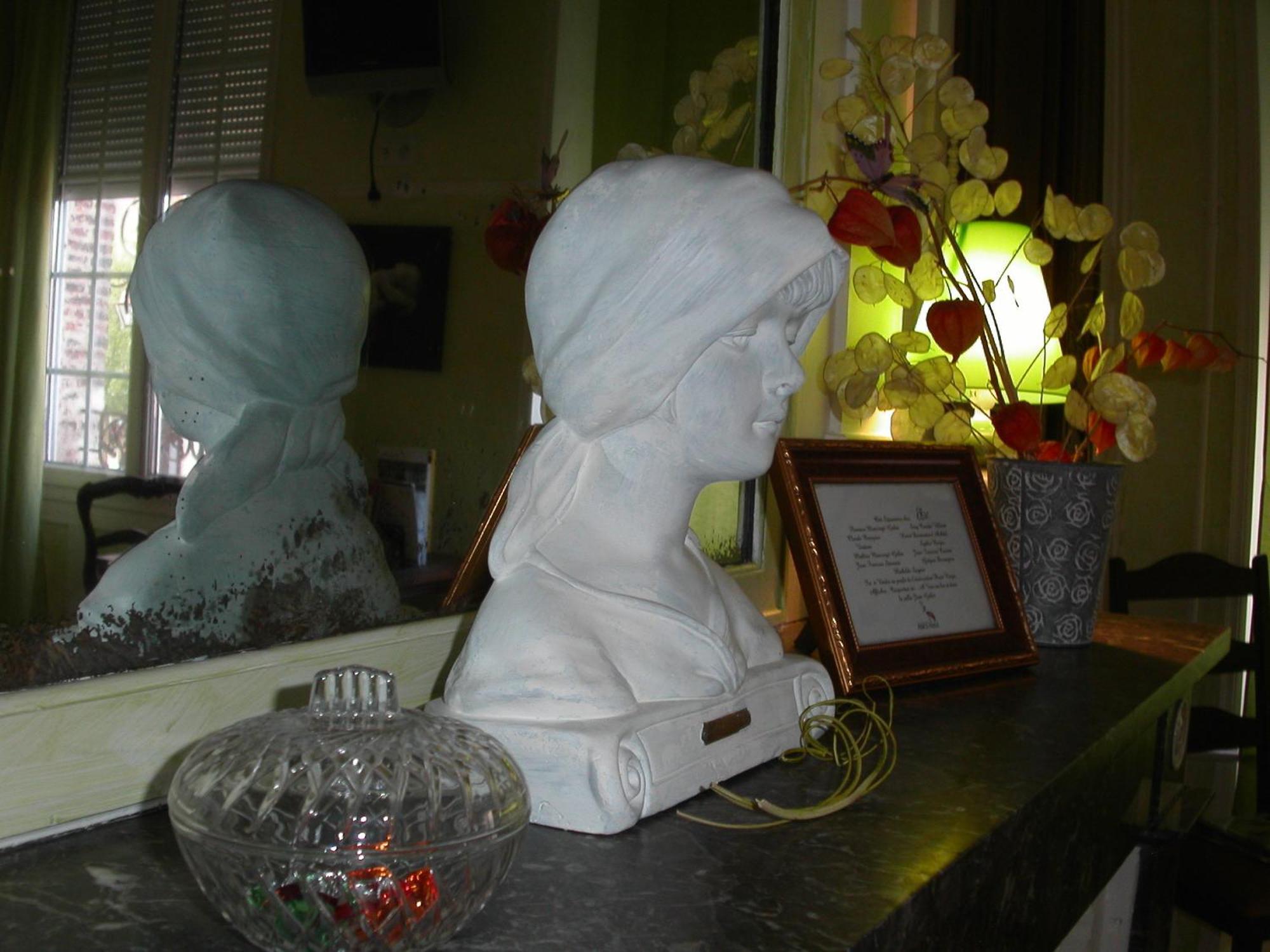 Hotel Le Dauphin Moulins-la-Marche Esterno foto
