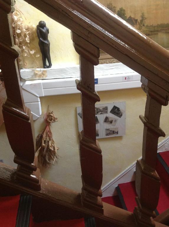 Hotel Le Dauphin Moulins-la-Marche Esterno foto