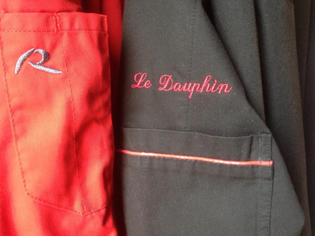 Hotel Le Dauphin Moulins-la-Marche Esterno foto